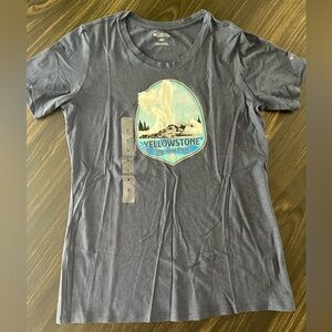 Women’s hiking Columbia T-shit. Sz M. New